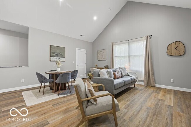 Building Photo - 44 E Parkview Ave