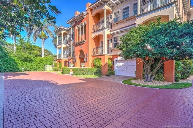 Building Photo - 1528 NE Outrigger Landings Dr