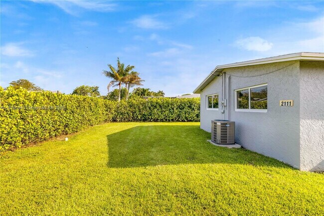 Foto del edificio - 2111 N 14th Ct