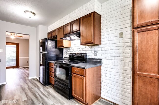 Building Photo - 3 br, 1.5 bath Townhome - 7 Helmsman Ct