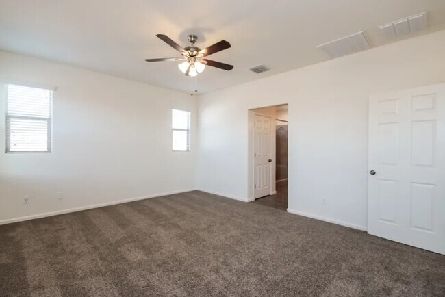 Foto del edificio - 1735 W Lacewood Pl