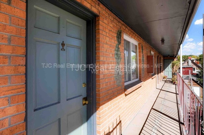 Building Photo - 1138 Corona St