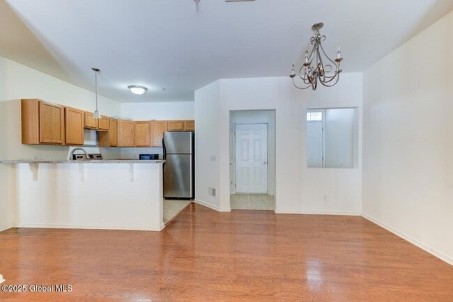 Building Photo - 55 Renaissance Ln