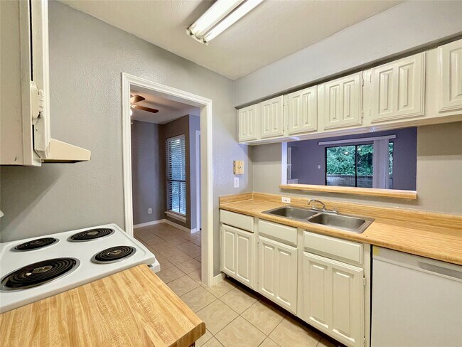 Foto del edificio - 3500 Tangle Brush Dr