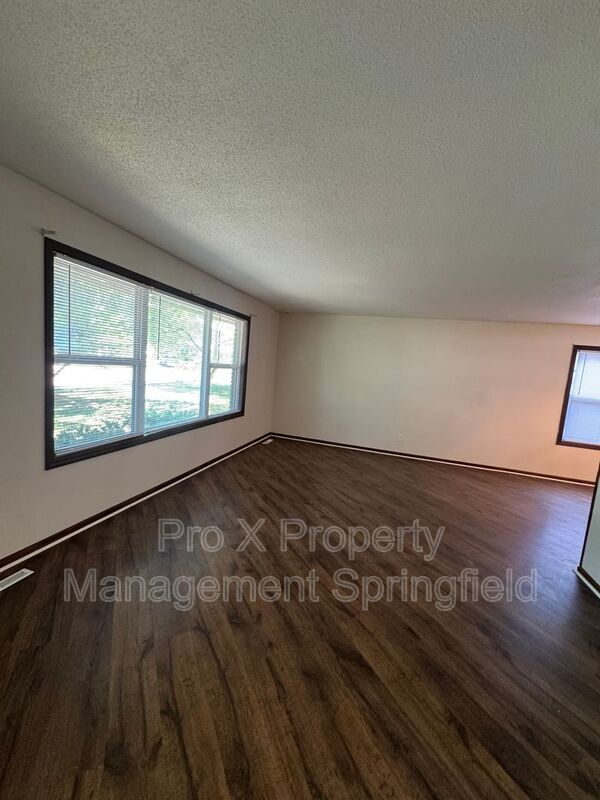 Building Photo - 3332 S Southlyn Pl