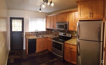 Building Photo - 8061 Greenridge Dr
