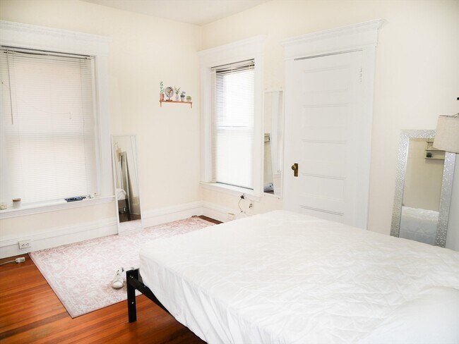 Foto del edificio - 1382 Beacon St