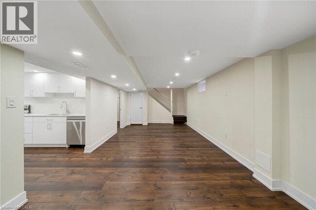 Building Photo - 78 Leaside Dr