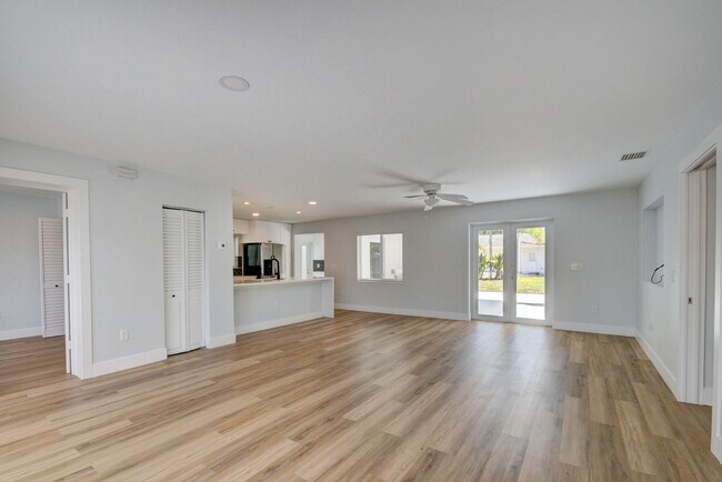 Foto del edificio - 4587  Belvedere Road  Haverhill Fl 33415