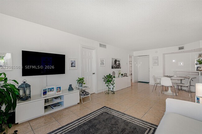 Foto del edificio - 3475 N Country Club Dr