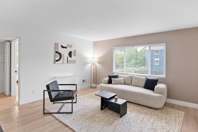 Ensemble Living Room - Cadence of Newport