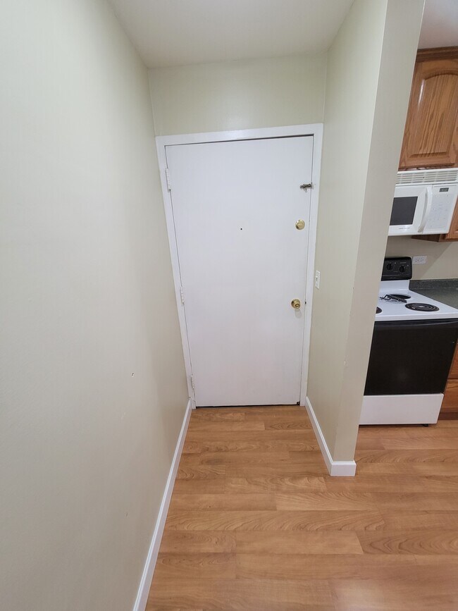 Building Photo - 607 W Wrightwood Ave