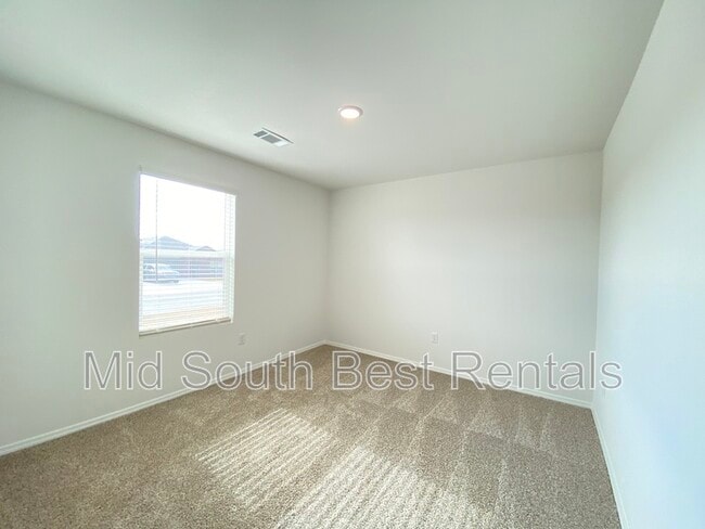 Foto del edificio - 76 Kelton Ln