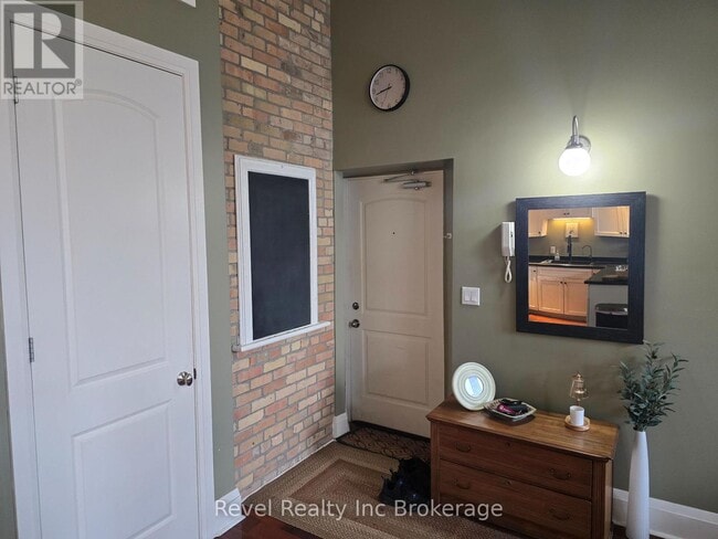 Building Photo - 81 Broadway St