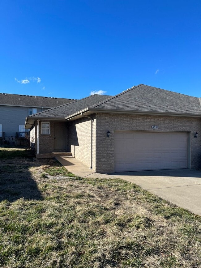 Building Photo - 5591-5593 N Brown Ln