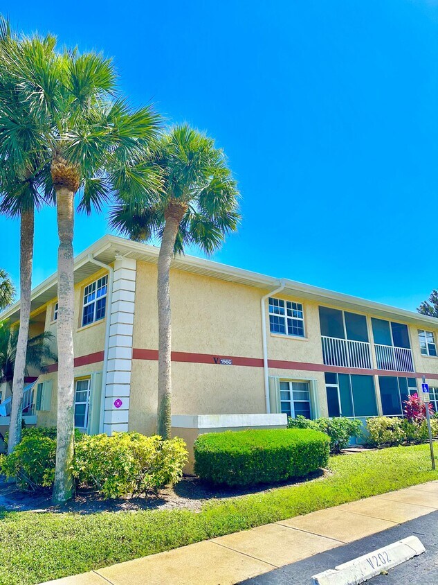 Foto principal - 1566 SE Royal Green Cir