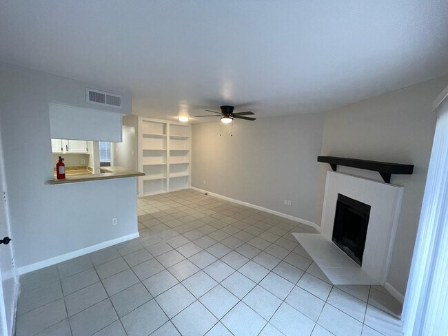living room - 6001 Reims Rd