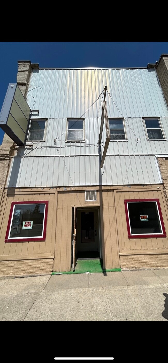 418 W Main St