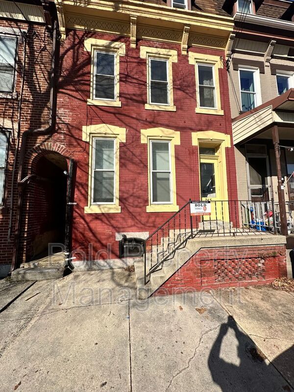 Primary Photo - 745 Monument St