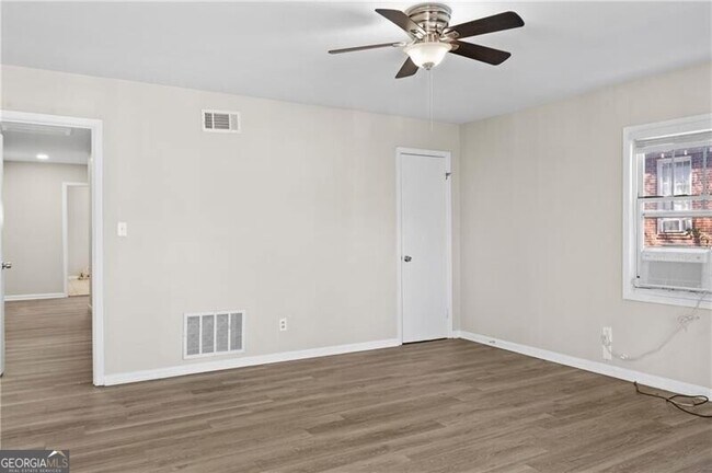 Foto del edificio - 1720 Thompson Ave