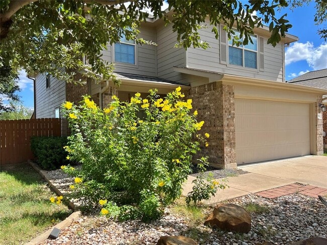 Building Photo - 384 Housefinch Loop