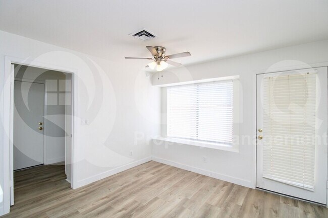 Foto del edificio - 8749 E Belleview St