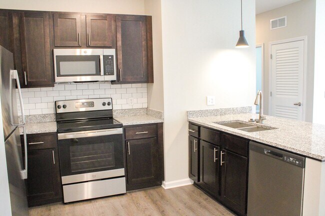 Foto del edificio - 3261 Redhawk St