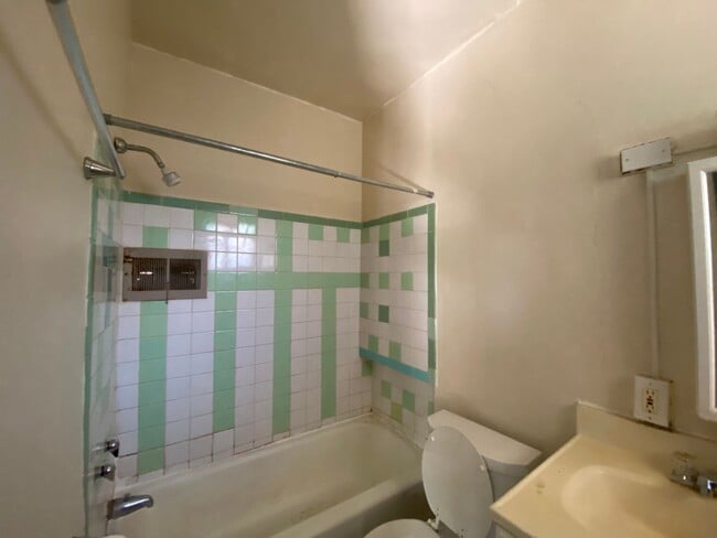 Interior Photo - 1026 E Lyon St