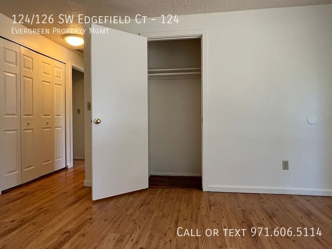 Foto del edificio - 124/126 SW Edgefield Ct-124
