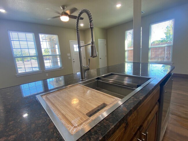 Foto del edificio - 105 Sabine Ave. #B