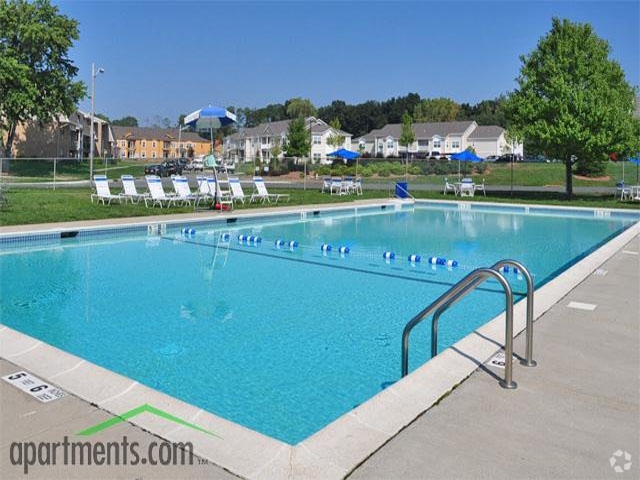 Piscina - Sutton Hill Apartments