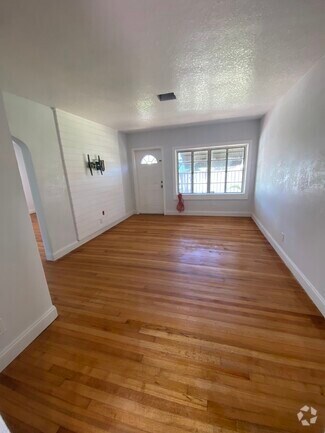 Building Photo - 411 SW 18th St
