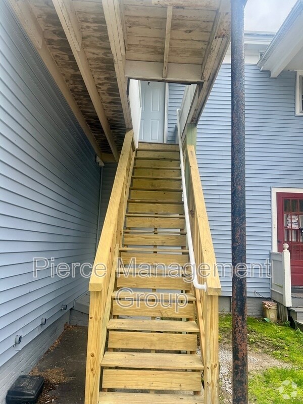 Building Photo - 120 Wakefield St
