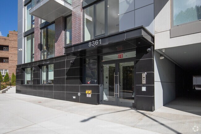Entrada - 83-71 116th St