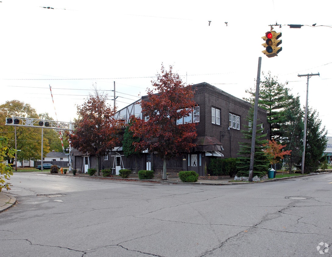 Primary Photo - 93 E Lucius Ave