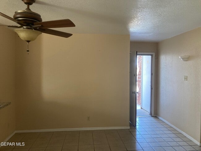 Building Photo - 10429 Birthstone Dr