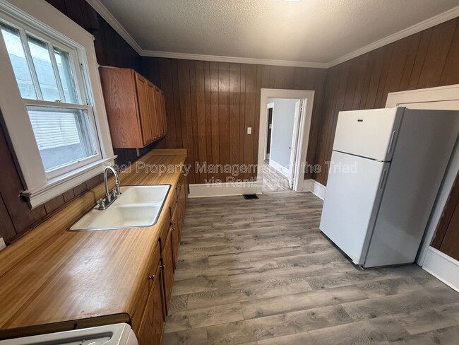 Foto del edificio - 1514 E 1st St