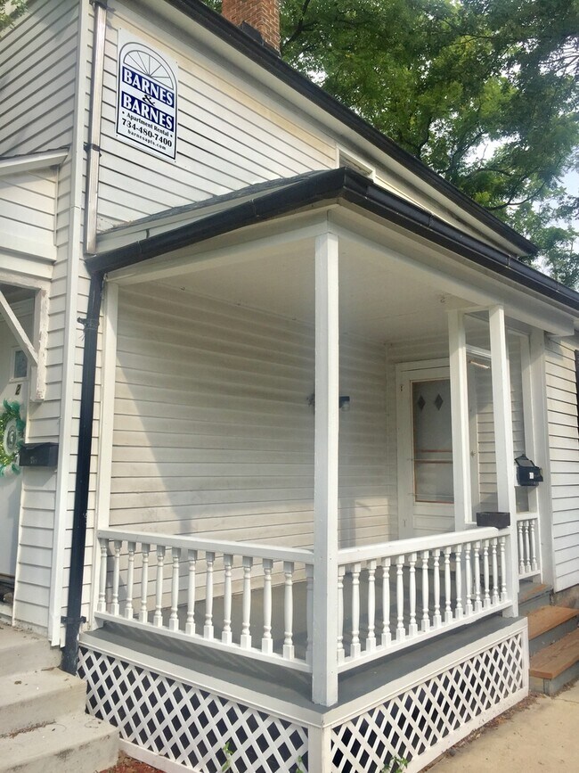 Building Photo - 920 Congress St