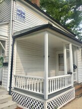 Building Photo - 920 Congress St