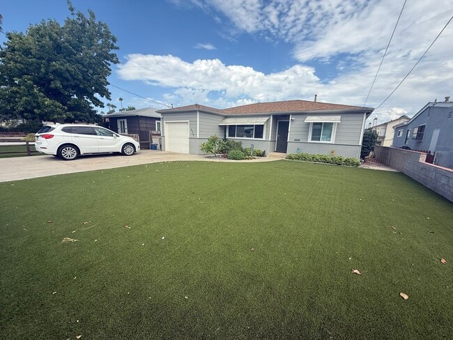 Foto del edificio - Charming 2 Bedroom, 2 Bath Home with Fence...