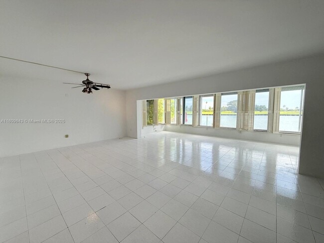 Building Photo - 9200 W Bay Harbor Dr