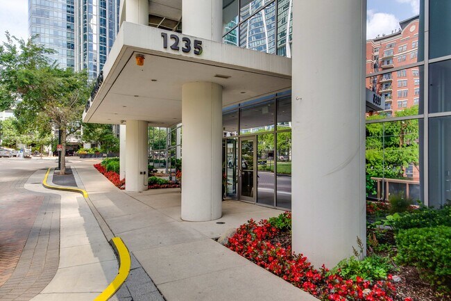 Foto del edificio - 1235 S Prairie Ave