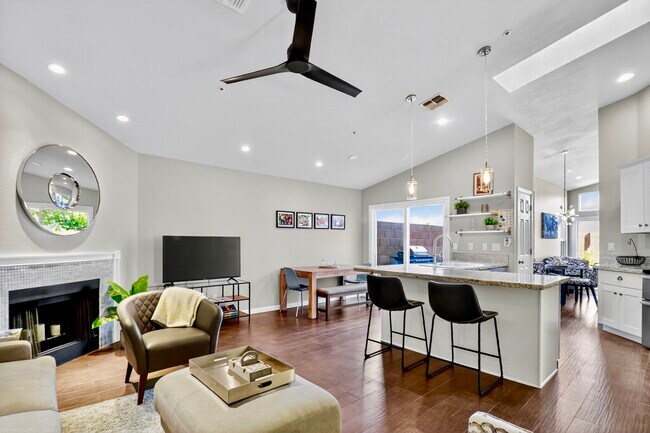 Building Photo - 8828 E Riviera Dr