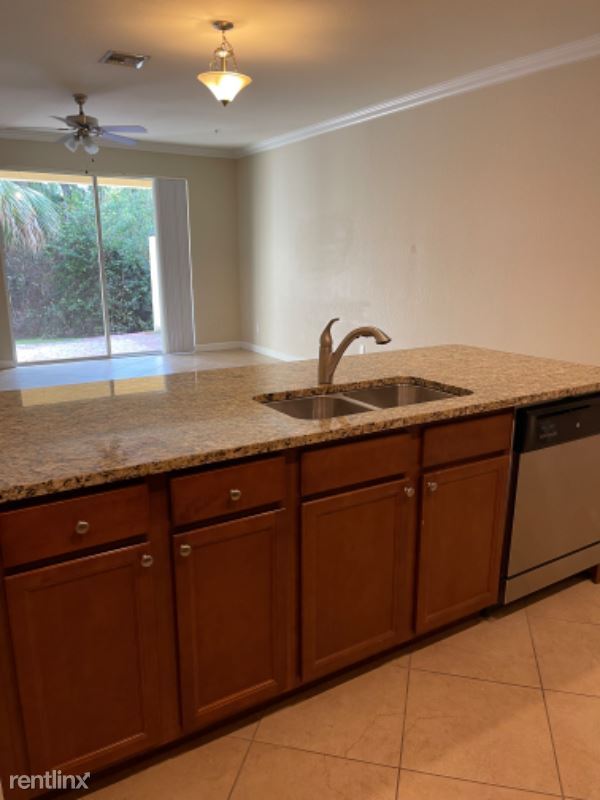 Building Photo - 3 br, 2.5 bath Townhome - 9618 SW Purple M...