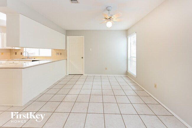 Foto del edificio - 3727 Windy Haven Dr