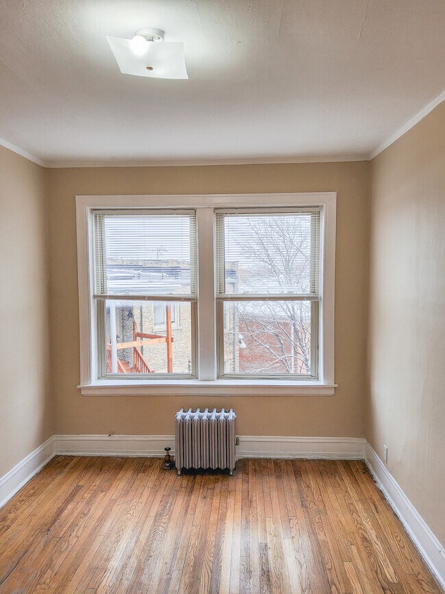 Foto del edificio - 4743 N Kenneth Ave