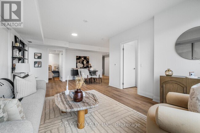 Building Photo - 36-336 Brentcliffe Rd