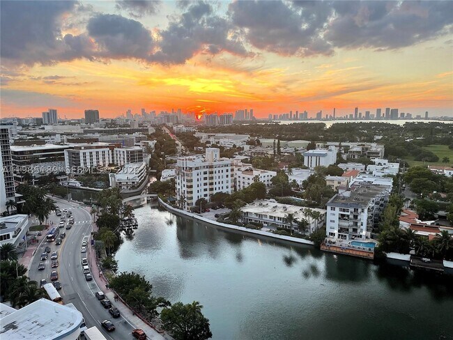 Foto del edificio - 2555 Collins Ave