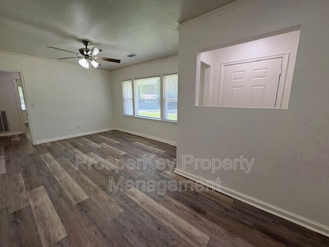 Foto del edificio - 5900 Frazier Dr