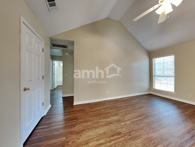 Building Photo - 105 Brianna Circle